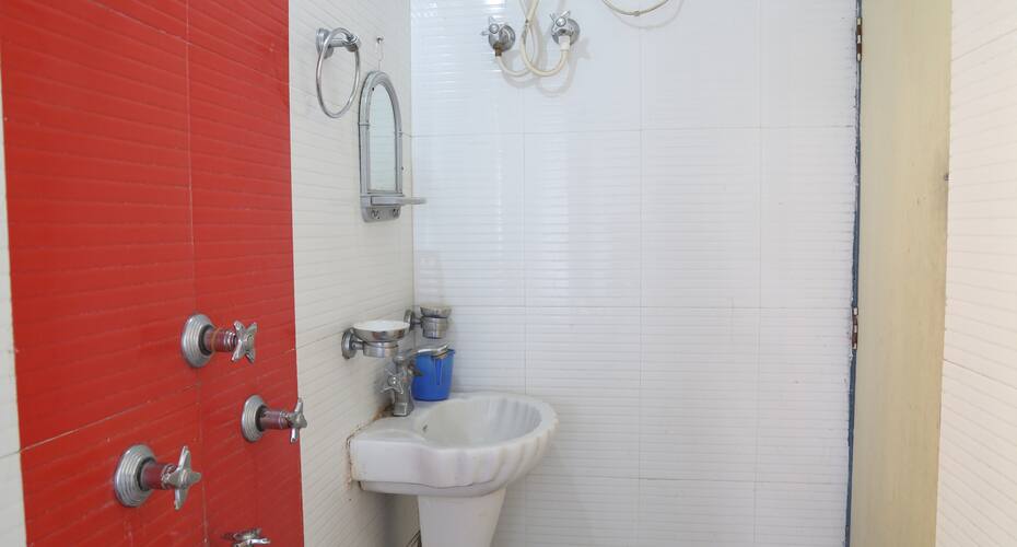Hotel Diamond & Garden Restaurant, Siliguri 5
